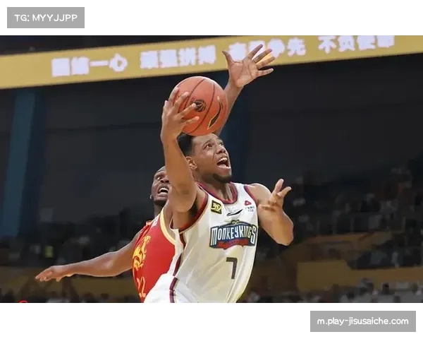 广州龙狮祝铭震防守硬度 锋线防守尖兵作用评估